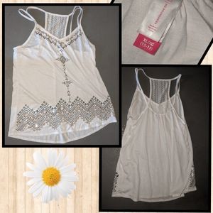White Tank Top w/sequin overlay XL No boundaries